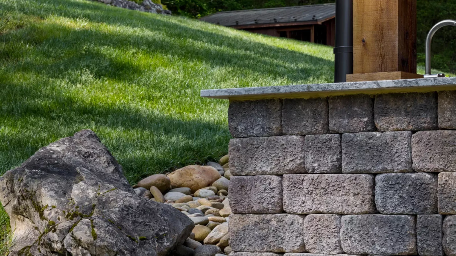 Castlemanor® Rustic wall system, encapsulating old-world charm with its rustic finish.