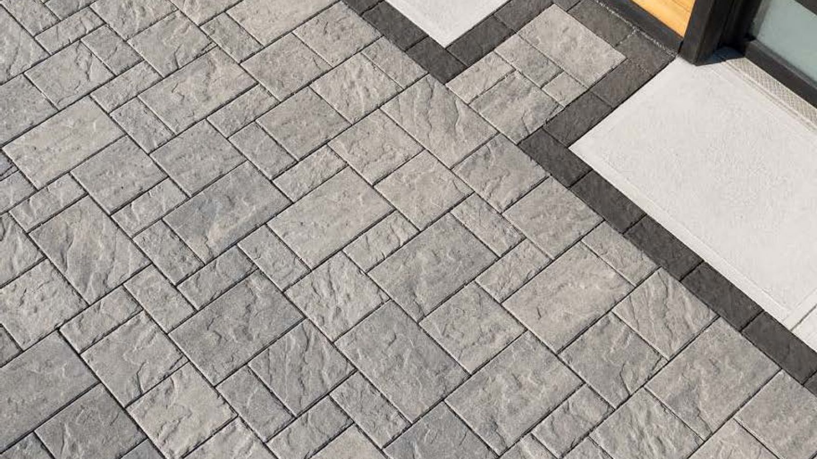 Blu 80 Slate paver with natural stone texture