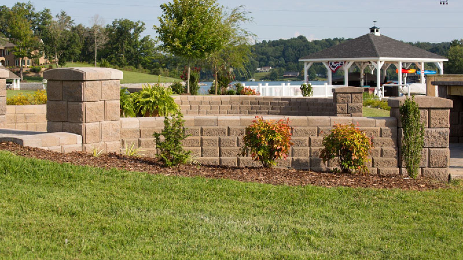 450 Traditional Series by EverLoc® Retaining Walls from AR Pools • Stoneworks & Outdoor Living