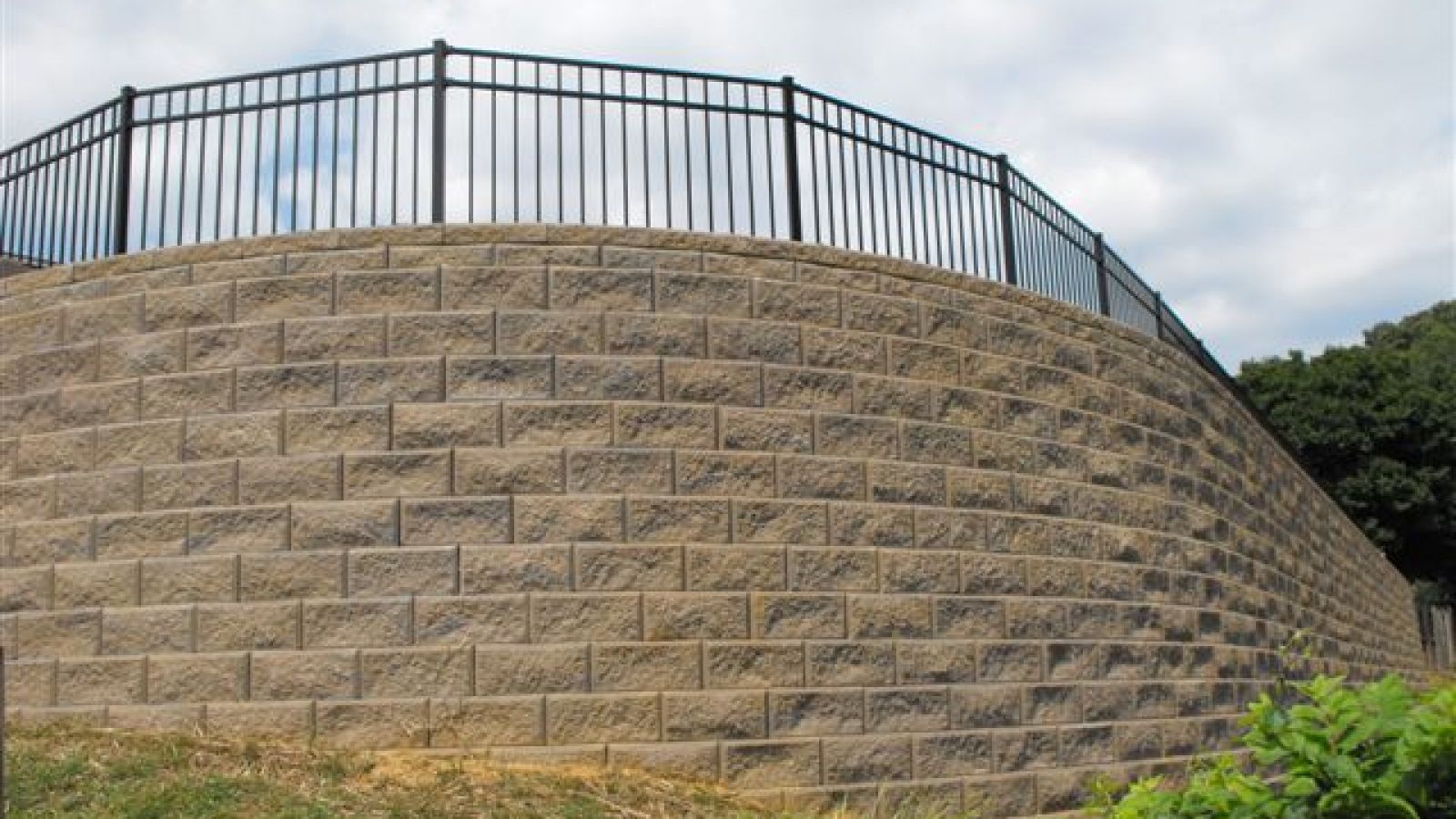 810 Full EverLoc Retaining Wall offered by AR Pools • Stoneworks & Outdoor Living