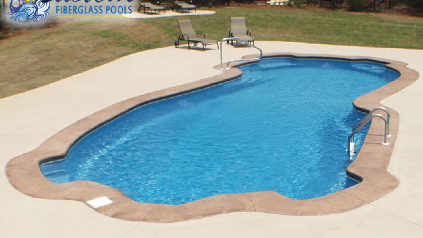 Rio Grande Large Fiberglass Pool, an expansive and luxurious addition to a Clarksville, TN backyard