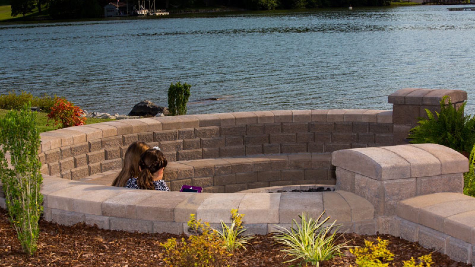 450 Traditional Express by EverLoc® Retaining Walls from AR Pools • Stoneworks & Outdoor Living