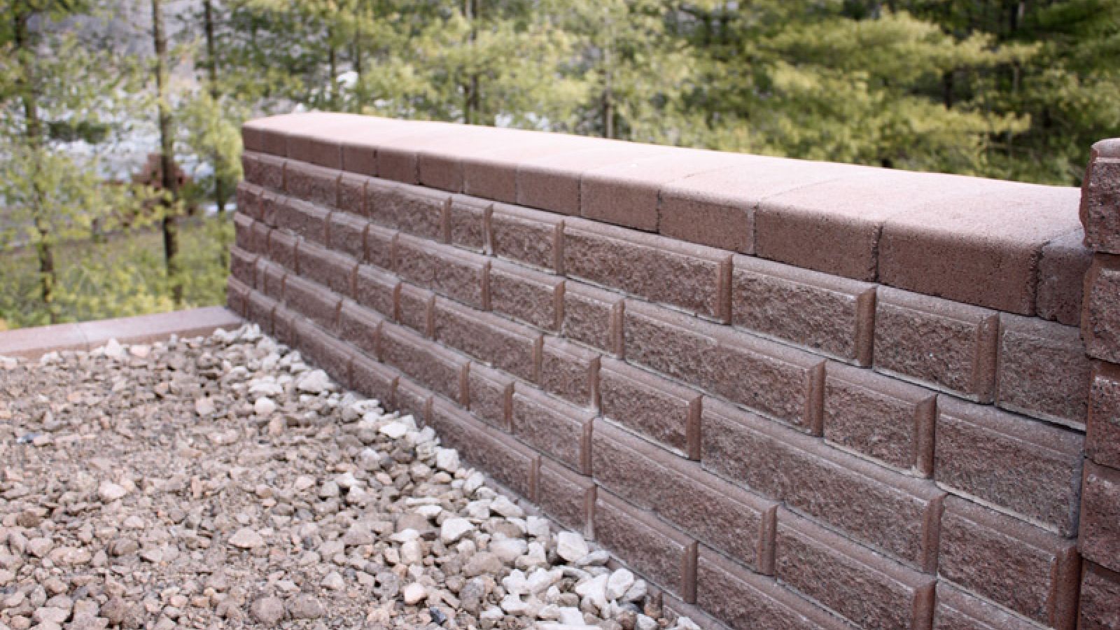 450 Traditional/Full Express by EverLoc® Retaining Walls from AR Pools • Stoneworks & Outdoor Living